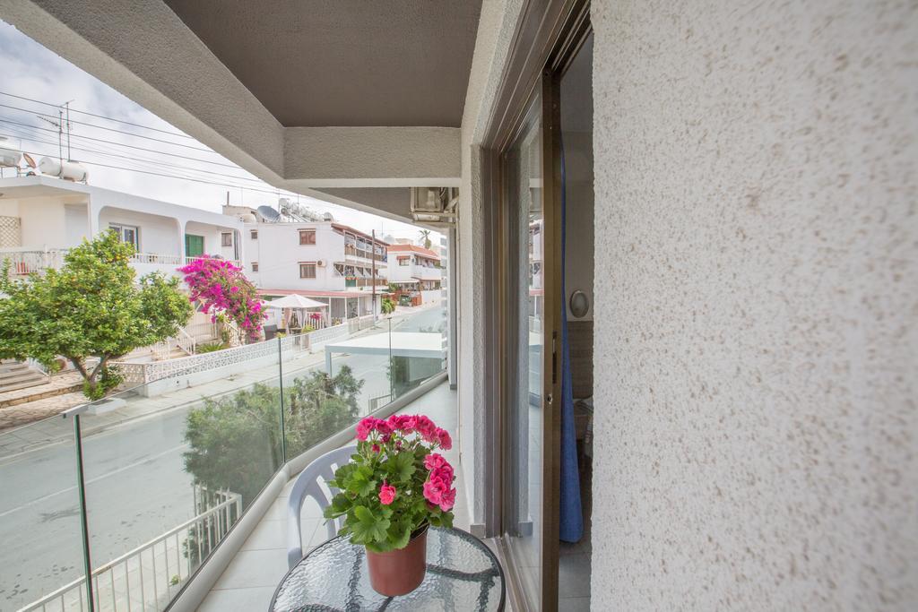 Merab Napa Suites Ayia Napa Exterior foto